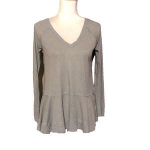 ⭐️ Chelsea & Violet Ribbed Peplum Top